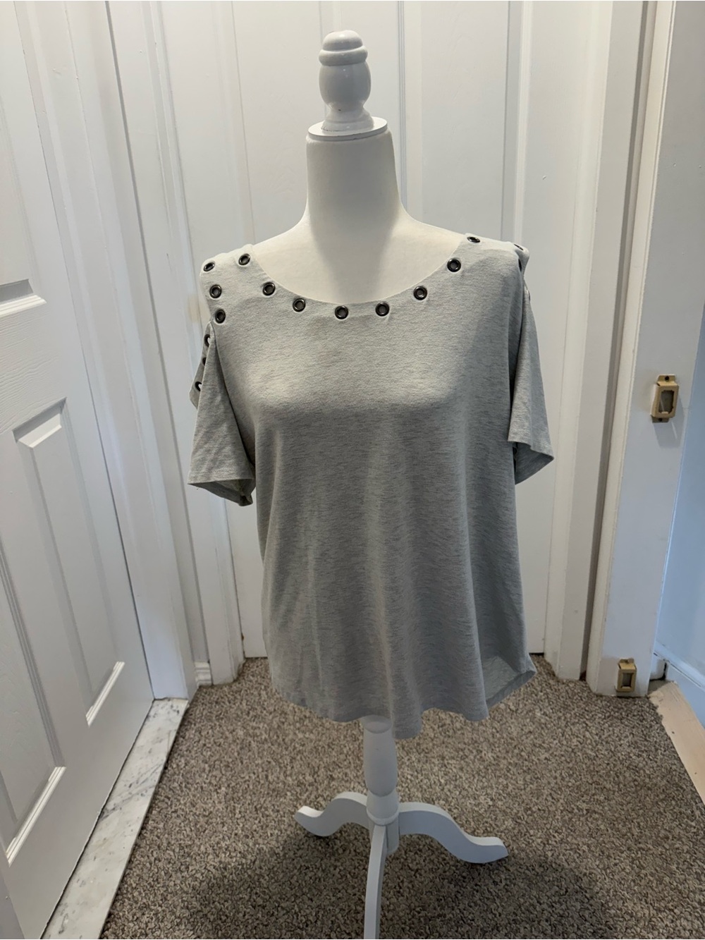Women's Light Grey Eyelet Short Sleeve Tee - Casual Chic